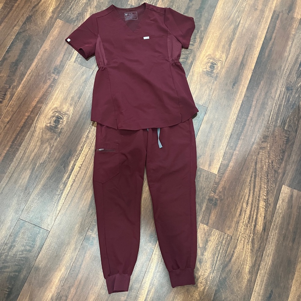 Figs Women's Scrub Set in Burgundy